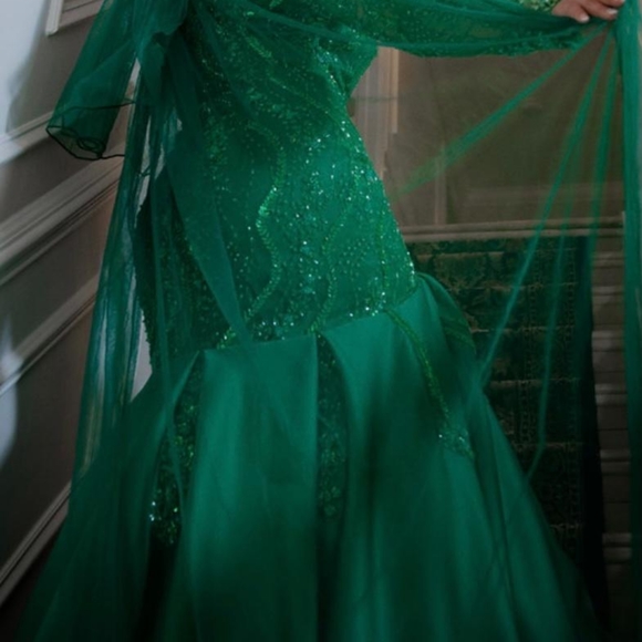 Green dress - Picture 4 of 8